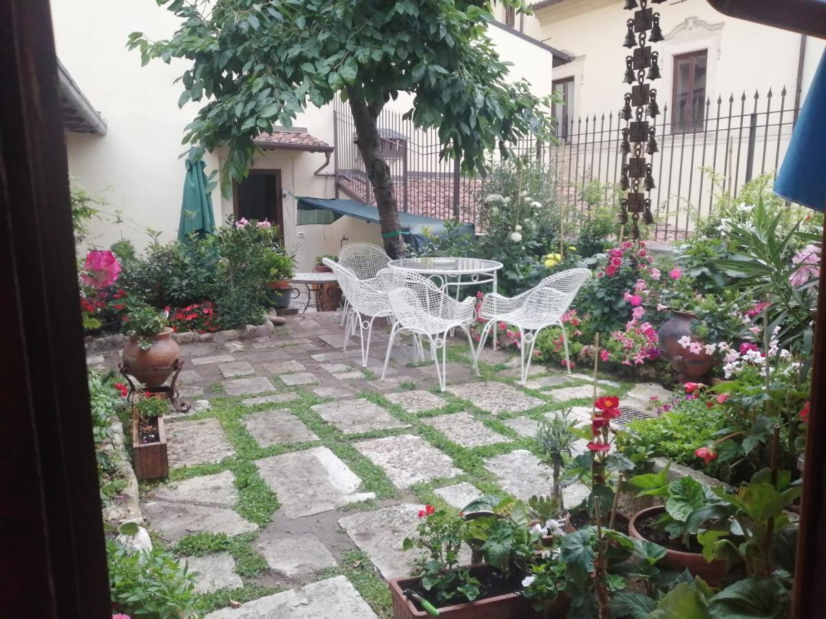 B&B Bone Novelle Dimora Storica Palazzo Zuzi LʼAquila Dış mekan fotoğraf