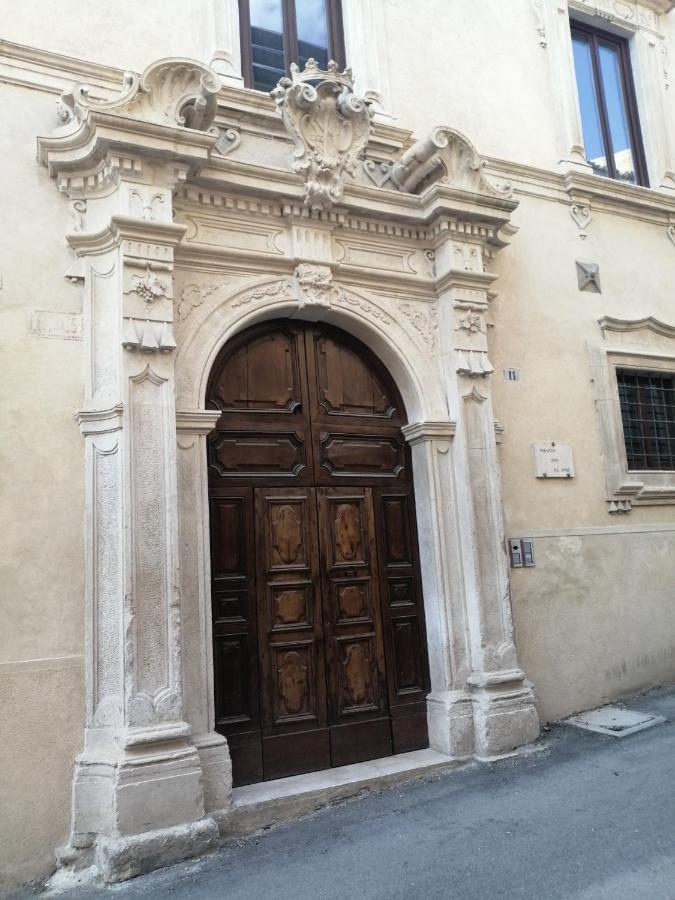 B&B Bone Novelle Dimora Storica Palazzo Zuzi LʼAquila Dış mekan fotoğraf